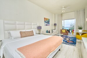 Suite – junior | Safe på rommet, skrivebord, lydisolert og strykejern/-brett