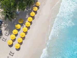Beach nearby, white sand, sun-loungers, beach towels