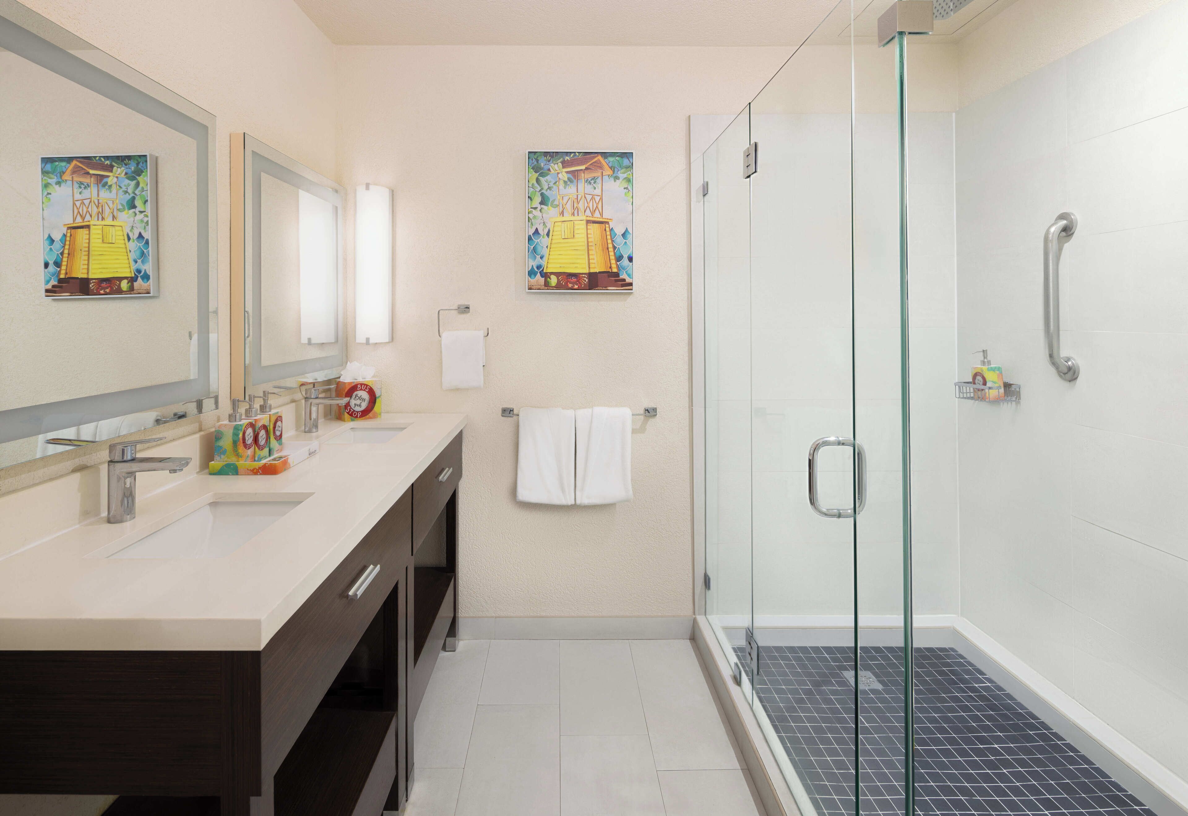 suite, 1 bedroom | bathroom | shower, hair dryer, towels