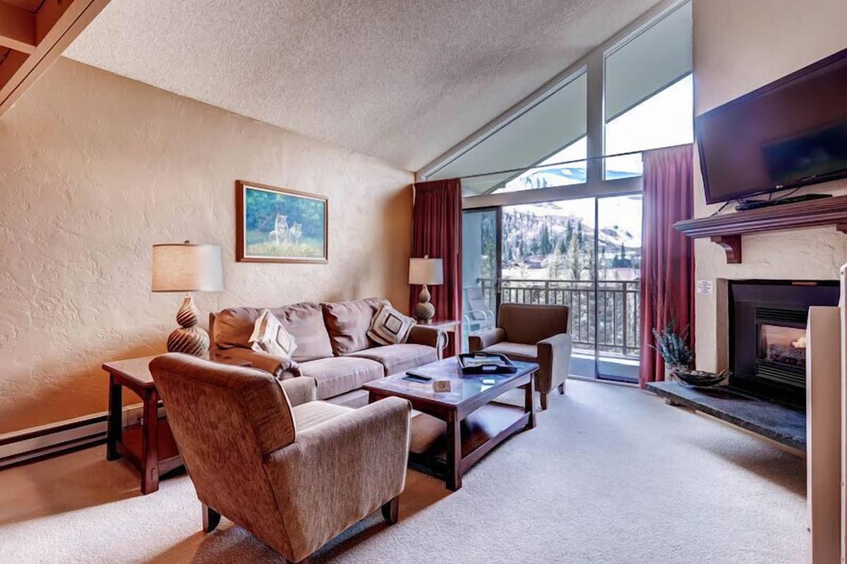 Condo, 1 Bedroom, 2 Bathrooms (Loft) | Living room | Fireplace, DVD player