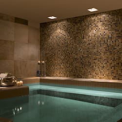 Indoor spa tub