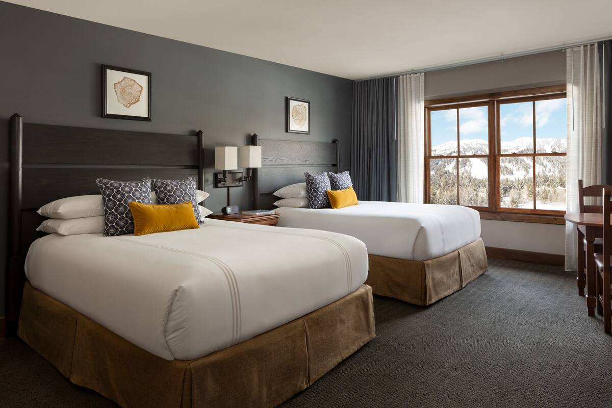 ห้องพัก, เตียงควีนไซส์ 2 เตียง (Lodge) | เครื่องนอนระดับพรีเมียม, เตียงพร้อมฟูกเสริมที่นอน, ตู้นิรภัยในห้องพัก