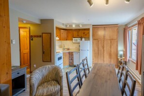 Suite Studio Majestueuse, 1 grand lit et 1 canapé-lit, vue montagne | Intérieur
