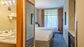 Studio | 1 bedroom, in-room safe, individually decorated, individually furnished - Cahilty Lodge (Sun Peaks)