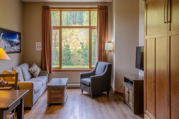 Living area - Cahilty Lodge (Sun Peaks)