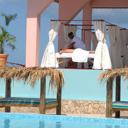 Couples treatment rooms, body treatments, deep-tissue massages