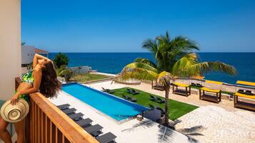 2 outdoor pools