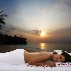 Couples treatment rooms, body treatments, deep-tissue massages