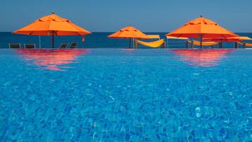 2 piscines extérieures