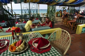 Dining - Legends Beach Resort (Negril)
