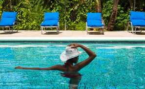 2 outdoor pools, sun loungers
