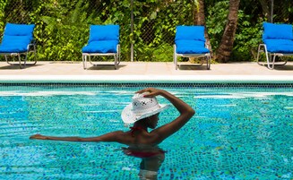 2 outdoor pools, sun loungers