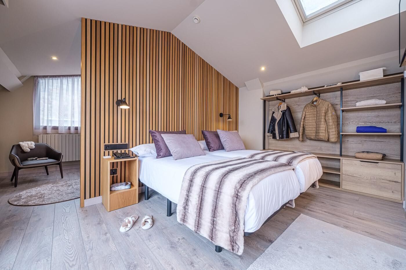 Premium bedding, minibar, in-room safe, free cribs/infant beds