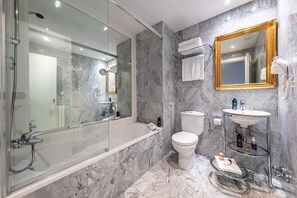 Premium bedding, minibar, in-room safe, free cots/infant beds - Hotel Caribou (Pas de la Casa)