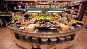 A buffet counter with various food items, including fruits, cereals, and condiments. - Hotel Piolets Soldeu Centre by Nexta (Soldeu)