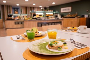 Desayuno buffet todos los días (con cargo) 