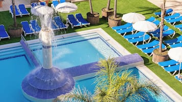 Outdoor pool, pool umbrellas, sun loungers