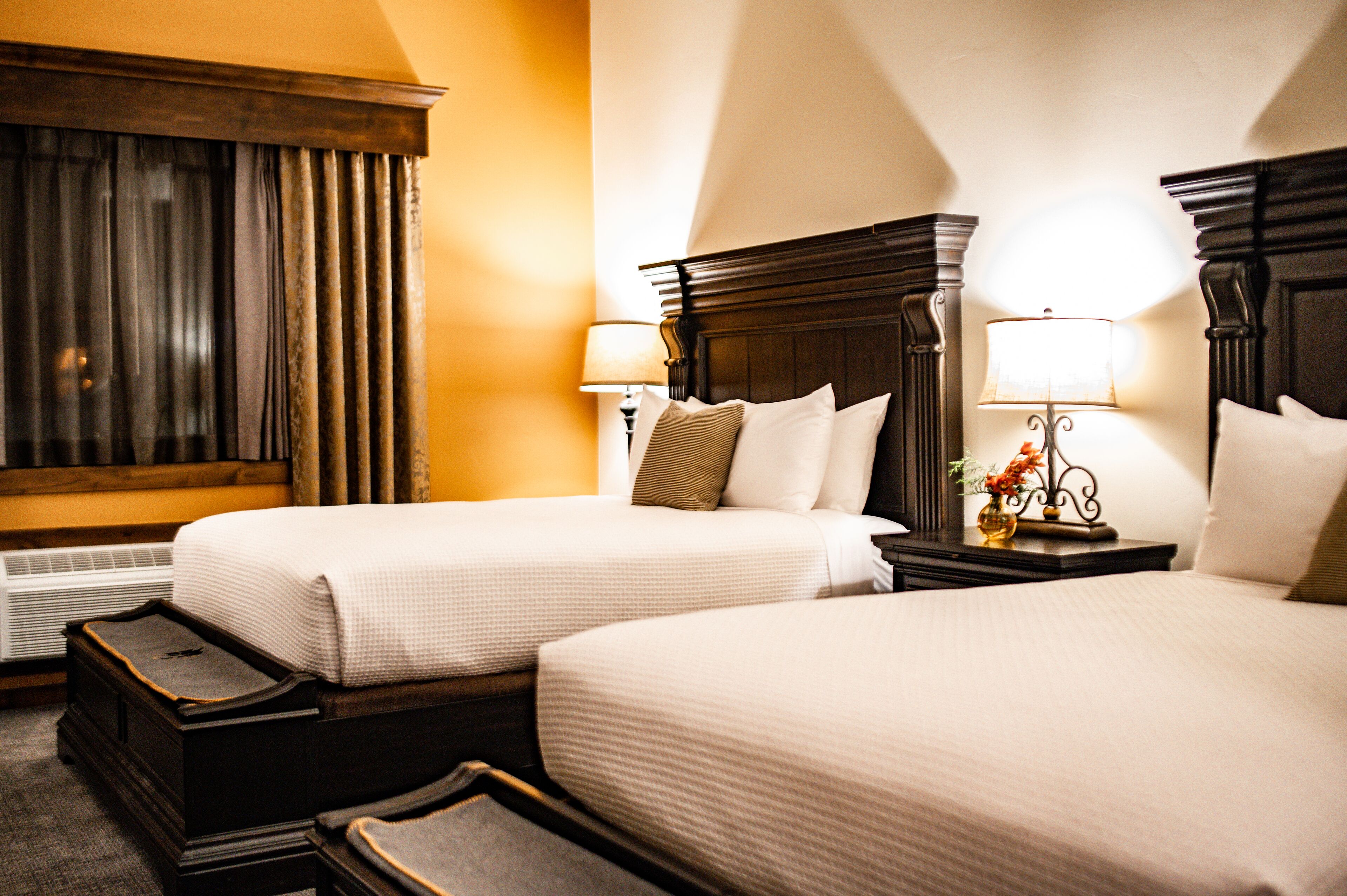 Hypo-allergenic bedding, in-room safe, blackout curtains