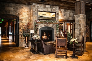 Lobby lounge