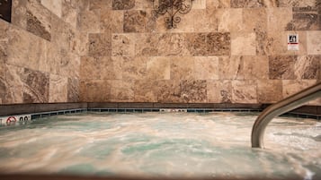 Indoor spa tub