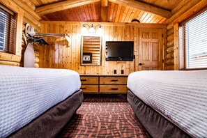 Hypo-allergenic bedding, in-room safe, blackout curtains - Elk Country Inn (Jackson)