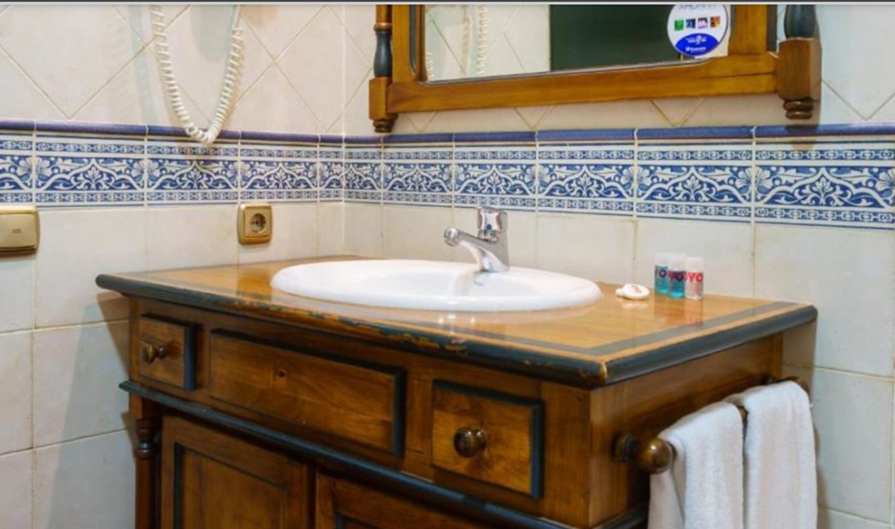 superior triple room (exterior) | bathroom | free toiletries, towels