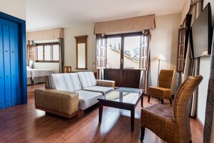 Superior Quadruple Room (Exterior) | In-room safe, desk, laptop workspace, soundproofing