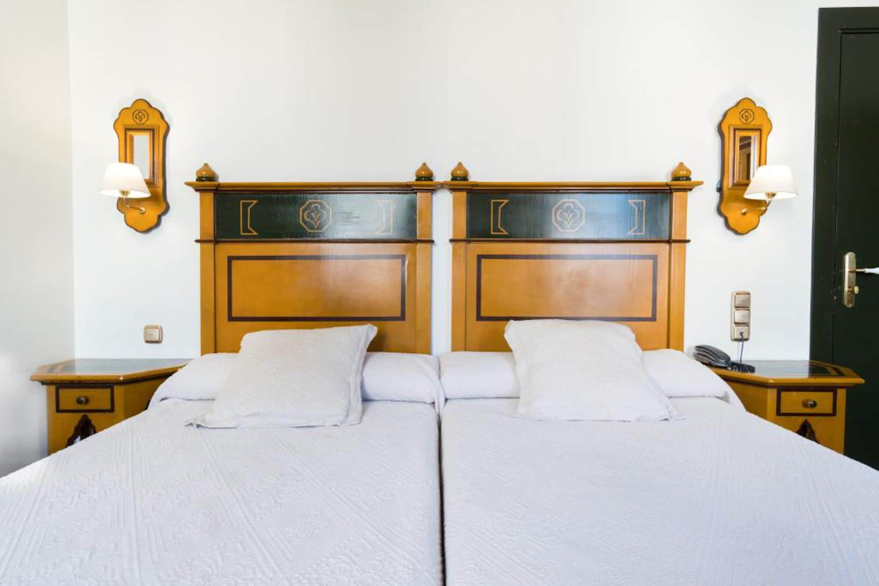 standard triple room (extra bed) | 1 bedroom, in-room safe, desk, laptop workspace