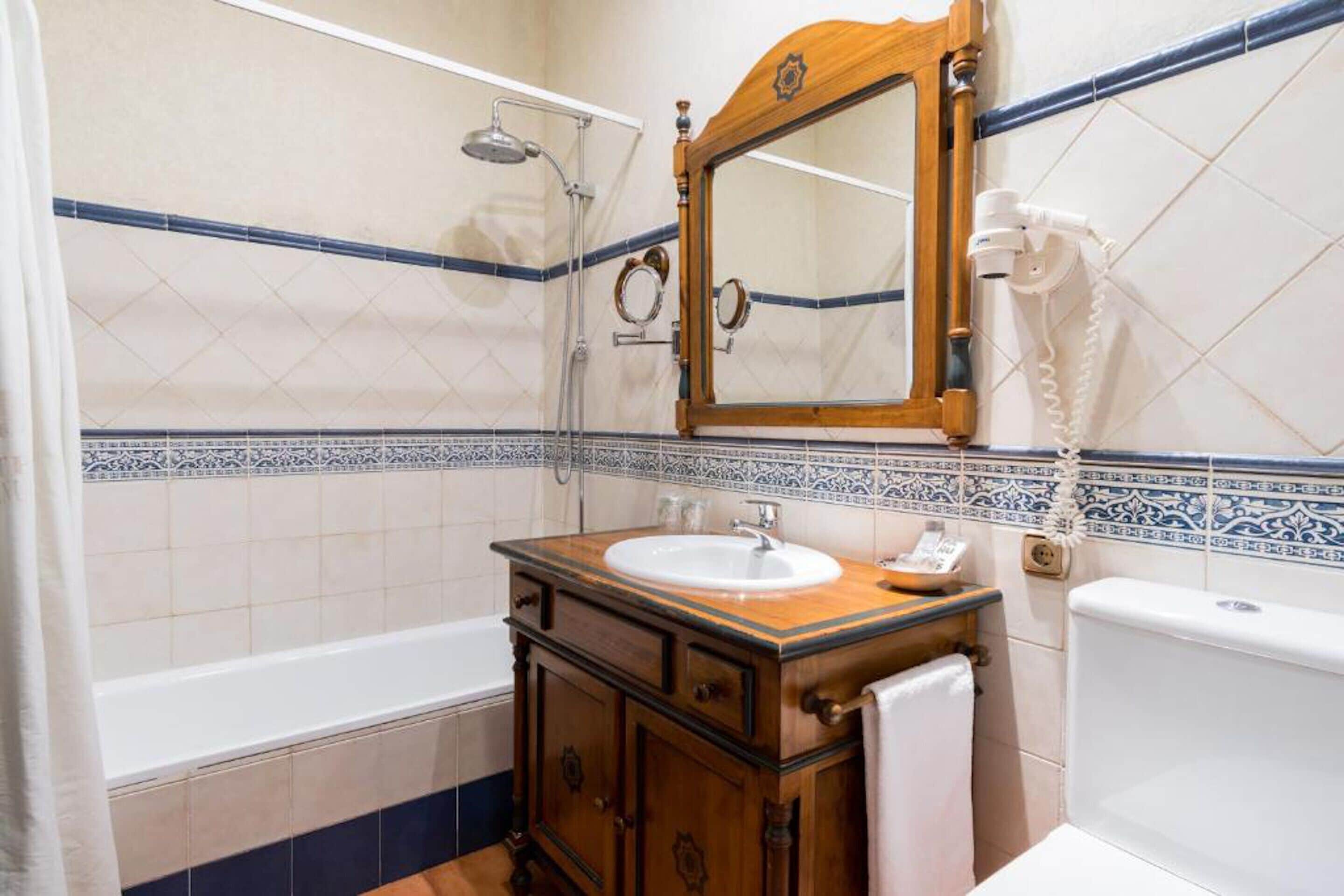 superior double room (exterior) | bathroom | free toiletries, towels