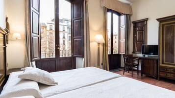 1 chambre, coffres-forts dans les chambres, bureau
