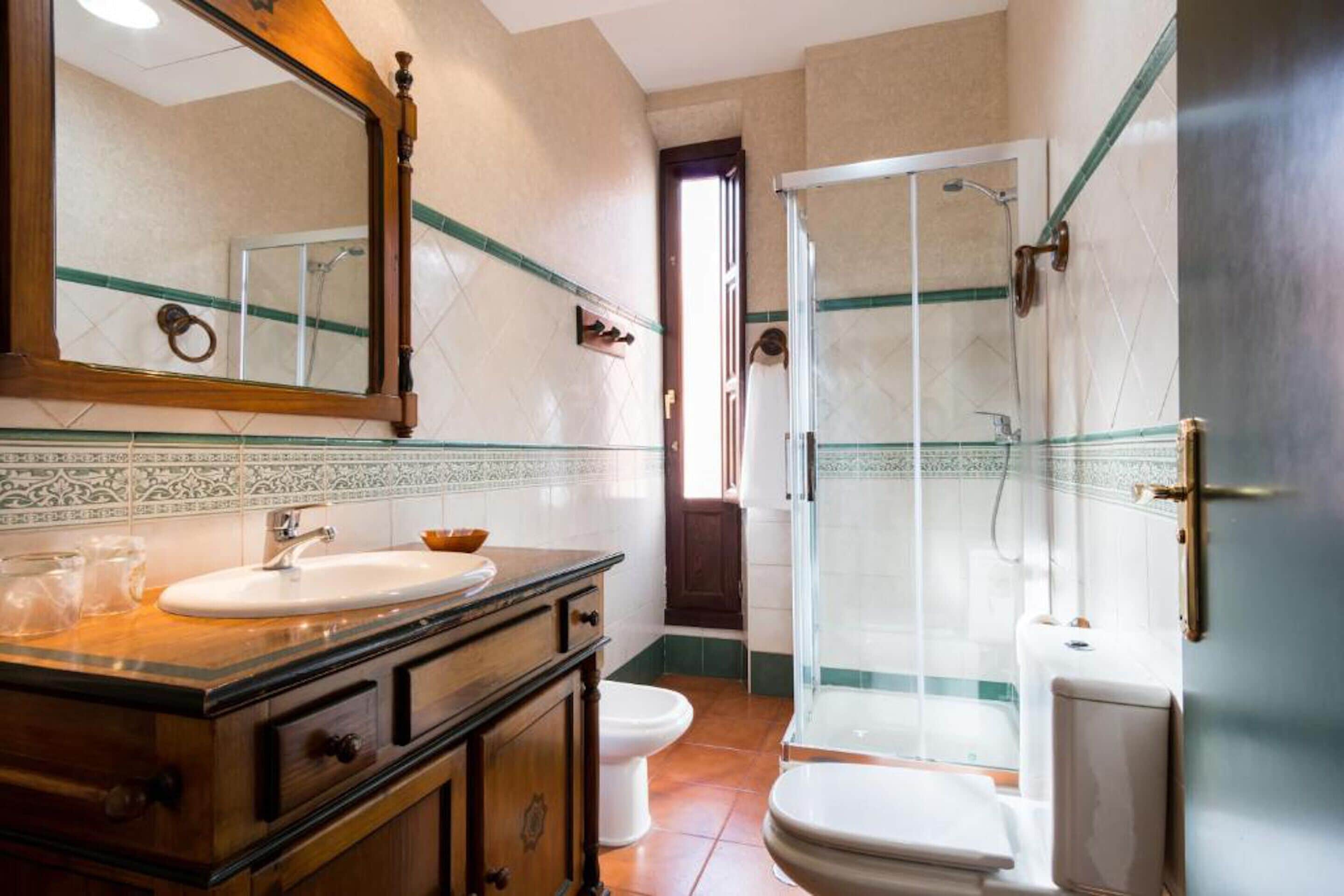 standard double or twin room (exterior) | 1 bedroom, in-room safe, desk, laptop workspace