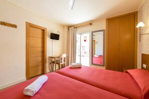 Double Room | Desk, free WiFi, bed sheets