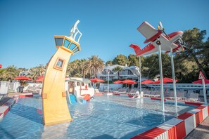 Seasonal outdoor pool, pool umbrellas, sun loungers