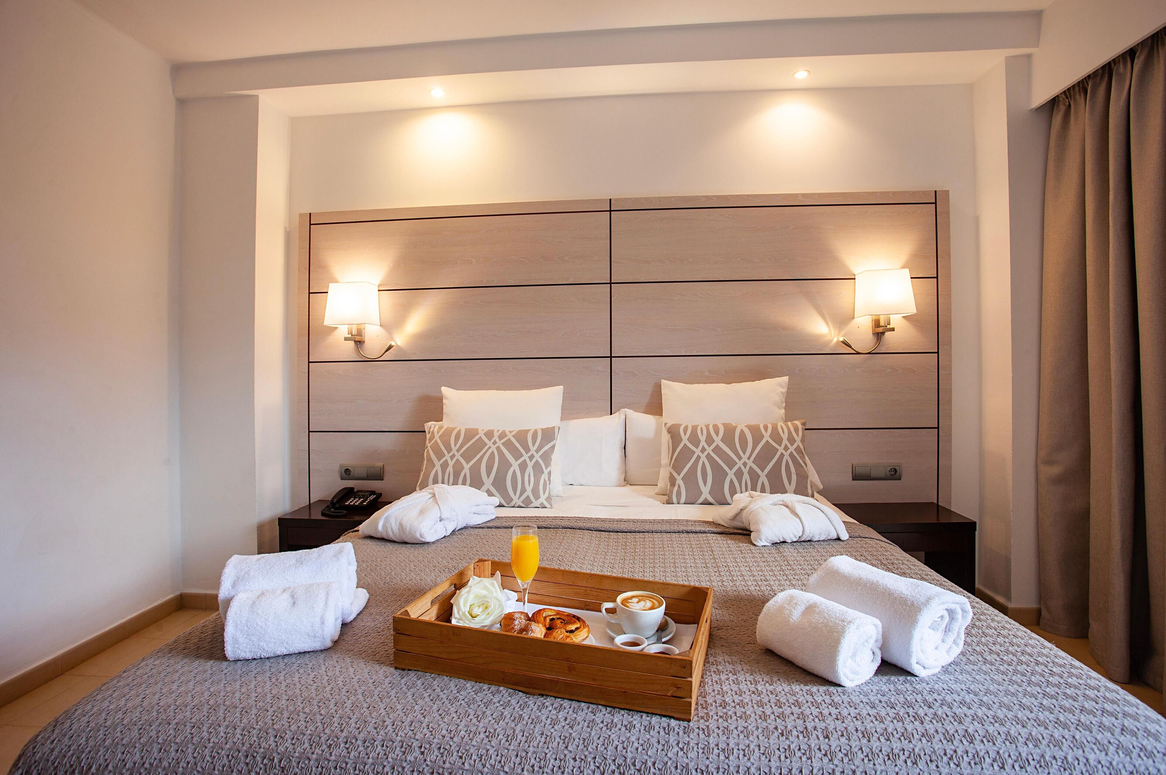 Minibar, coffres-forts dans les chambres, décoration personnalisée