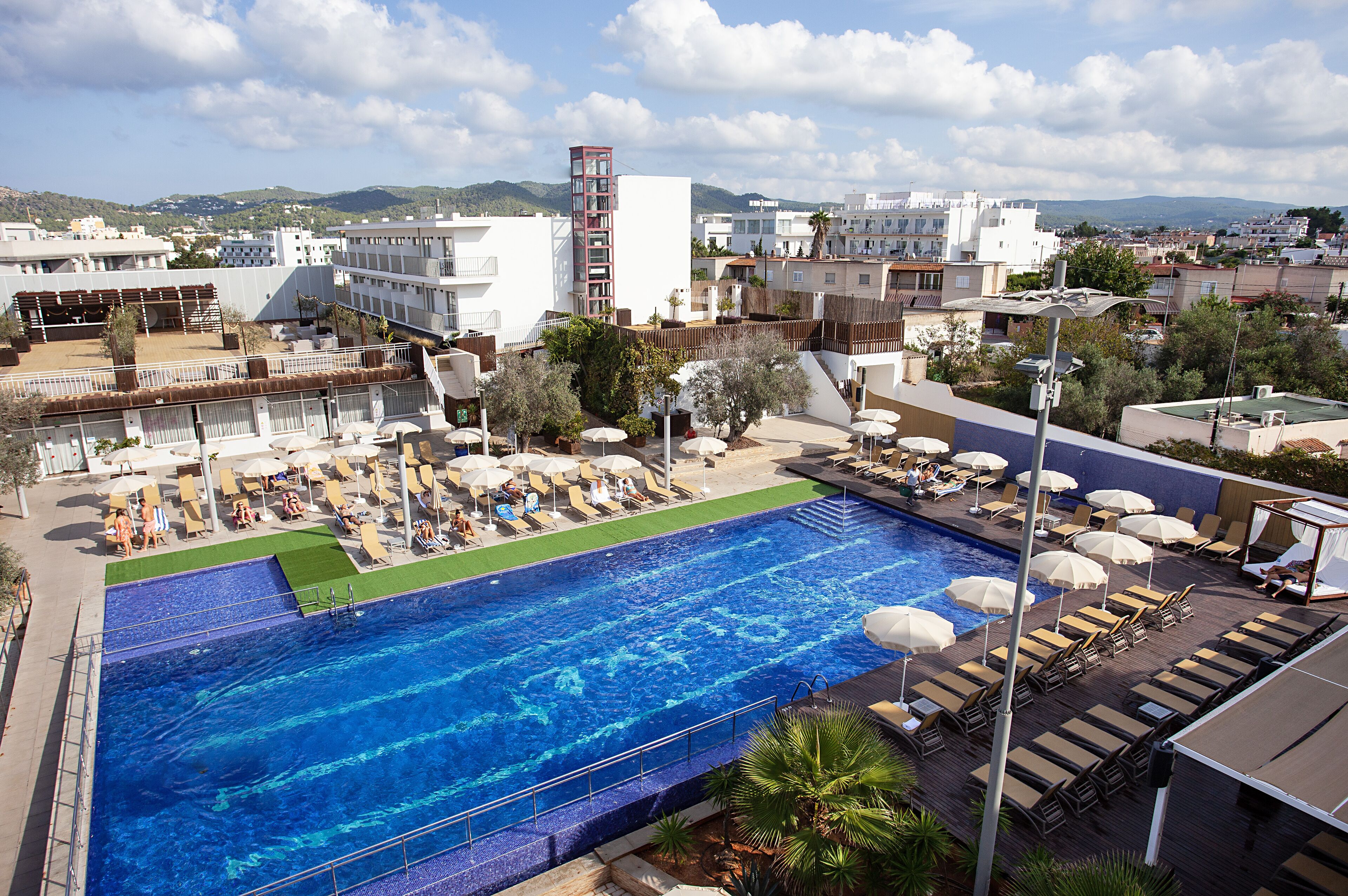 المنشأة من الخارج