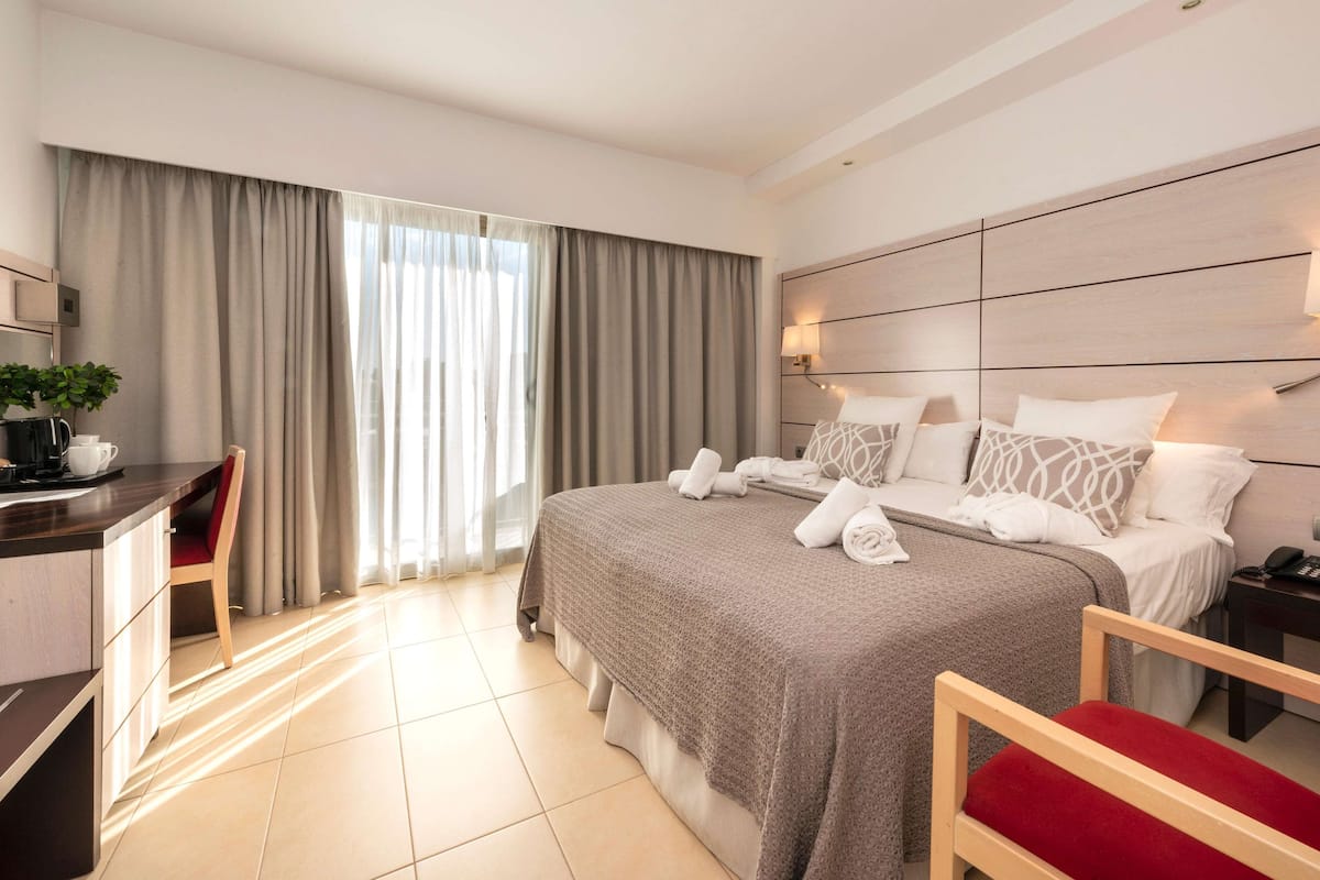 Deluxe Double Room, Balcony, Pool View | 1 bedroom, minibar, in-room safe, individually decorated