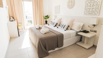 Kahden hengen deluxe-huone, parveke | Minibaari, tallelokero huoneessa, yksilöllisesti sisustettu