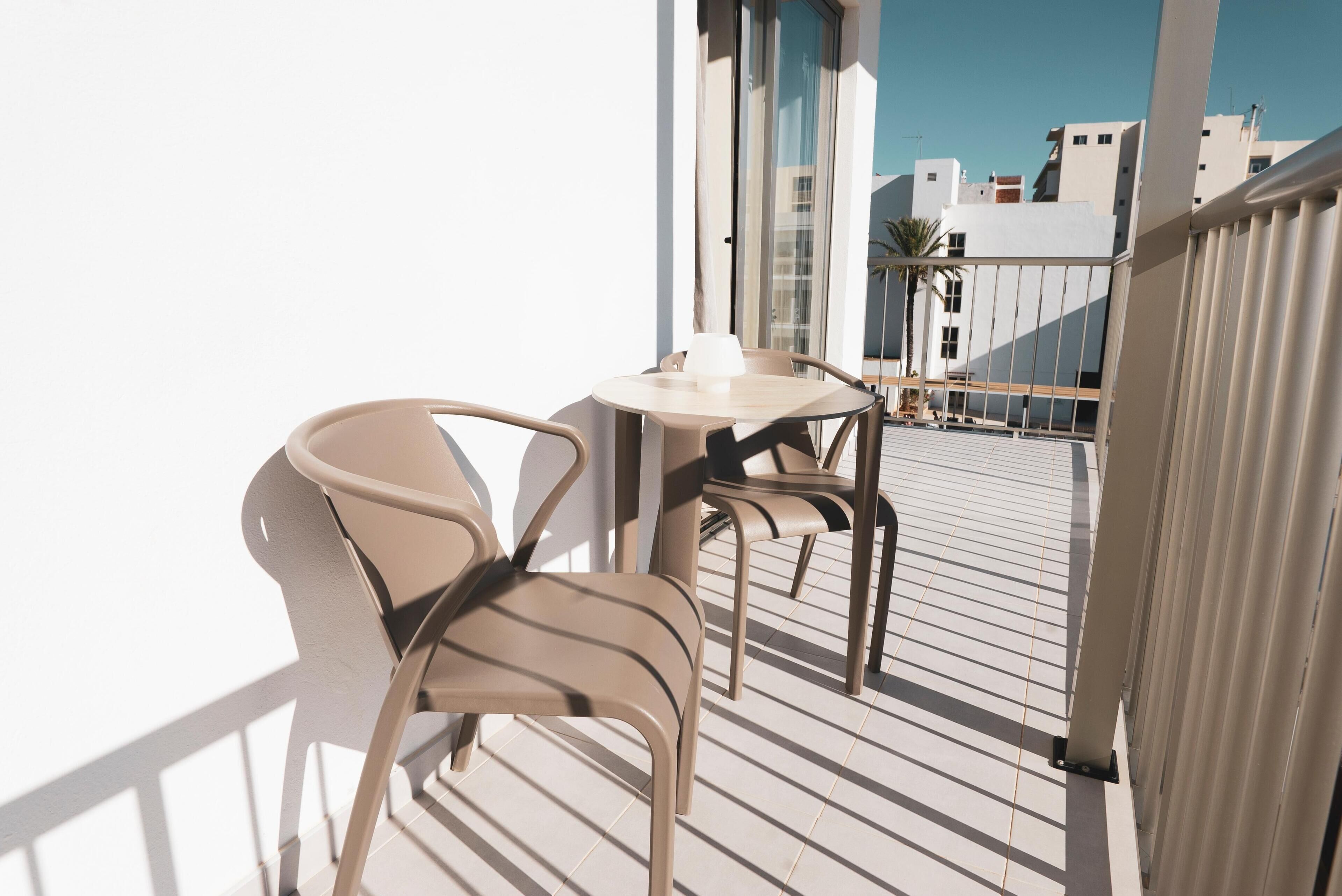 Minibar, Zimmersafe, individuell dekoriert, individuell eingerichtet