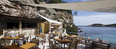 Breakfast, lunch, dinner served; international cuisine, beach views