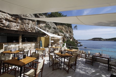 Frühstück, Mittagessen und Abendessen. BG Portinatx Beach Club