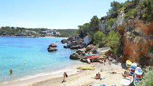 Playa privada, playa de arena blanca, snorkel y bar en la playa 