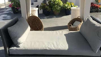 مقصورة في الحديقة