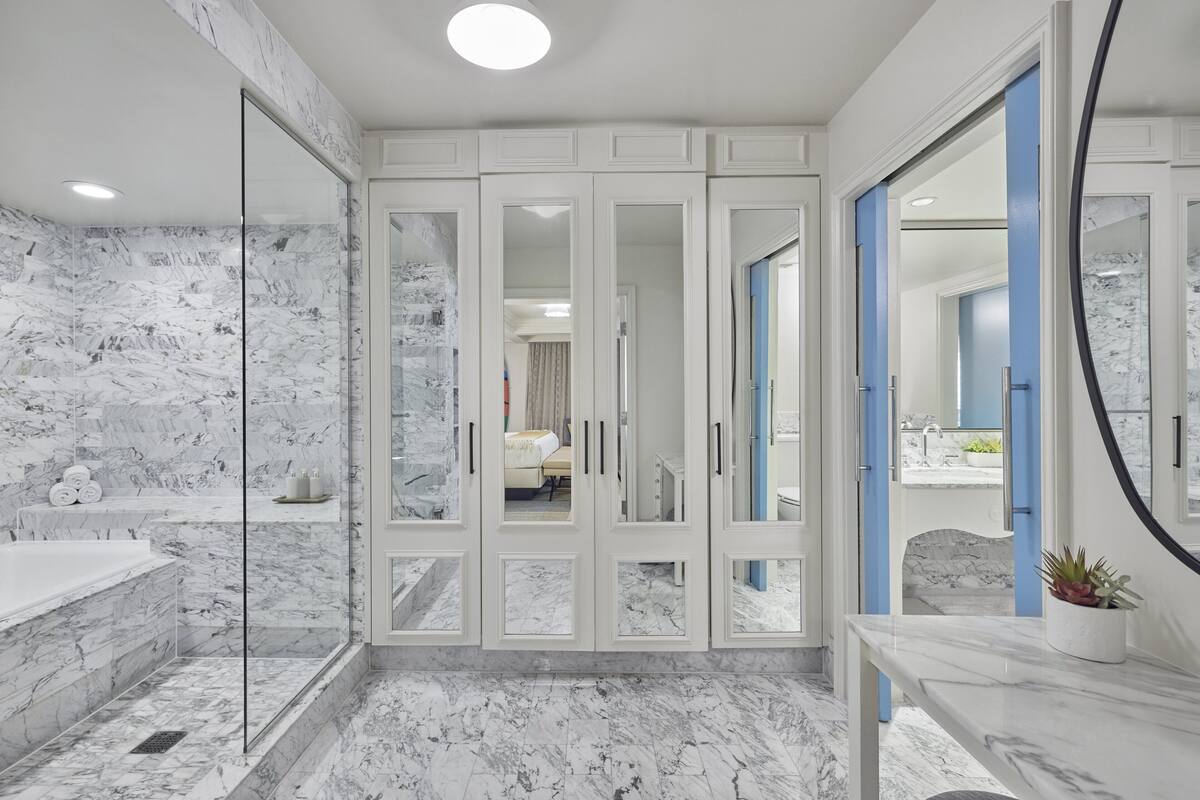 royal suite | 1 bedroom, premium bedding, in-room safe, desk