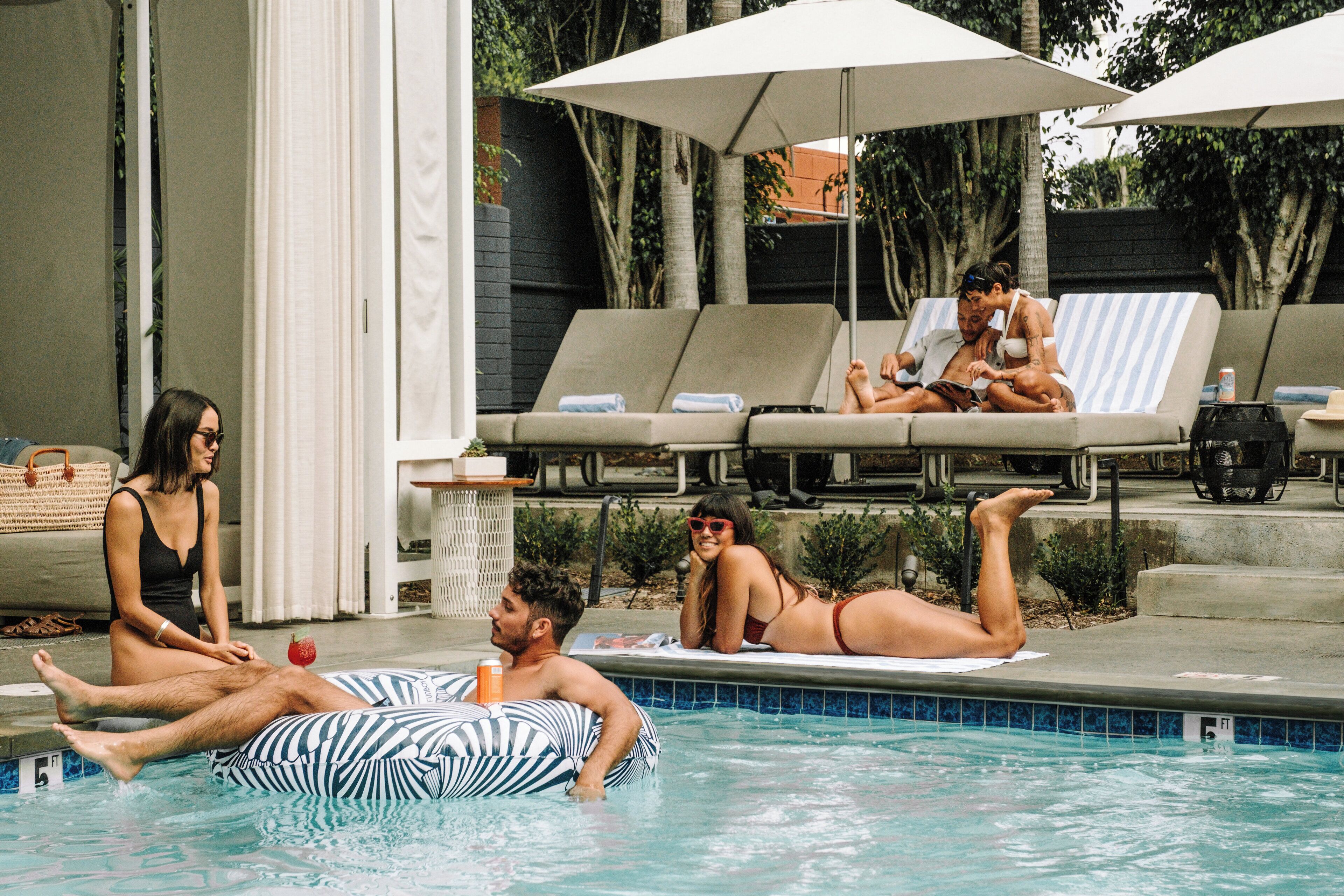 2 piscines extérieures