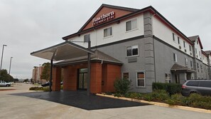 Exterior - Hawthorn Extended Stay by Wyndham DFW Airport North (Irving)