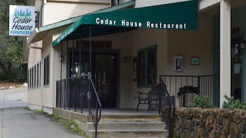 Breakfast and dinner served