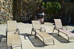 Indoor pool, seasonal outdoor pool, open 9 AM to 10 PM, pool umbrellas - Cedar Lodge (El Portal)