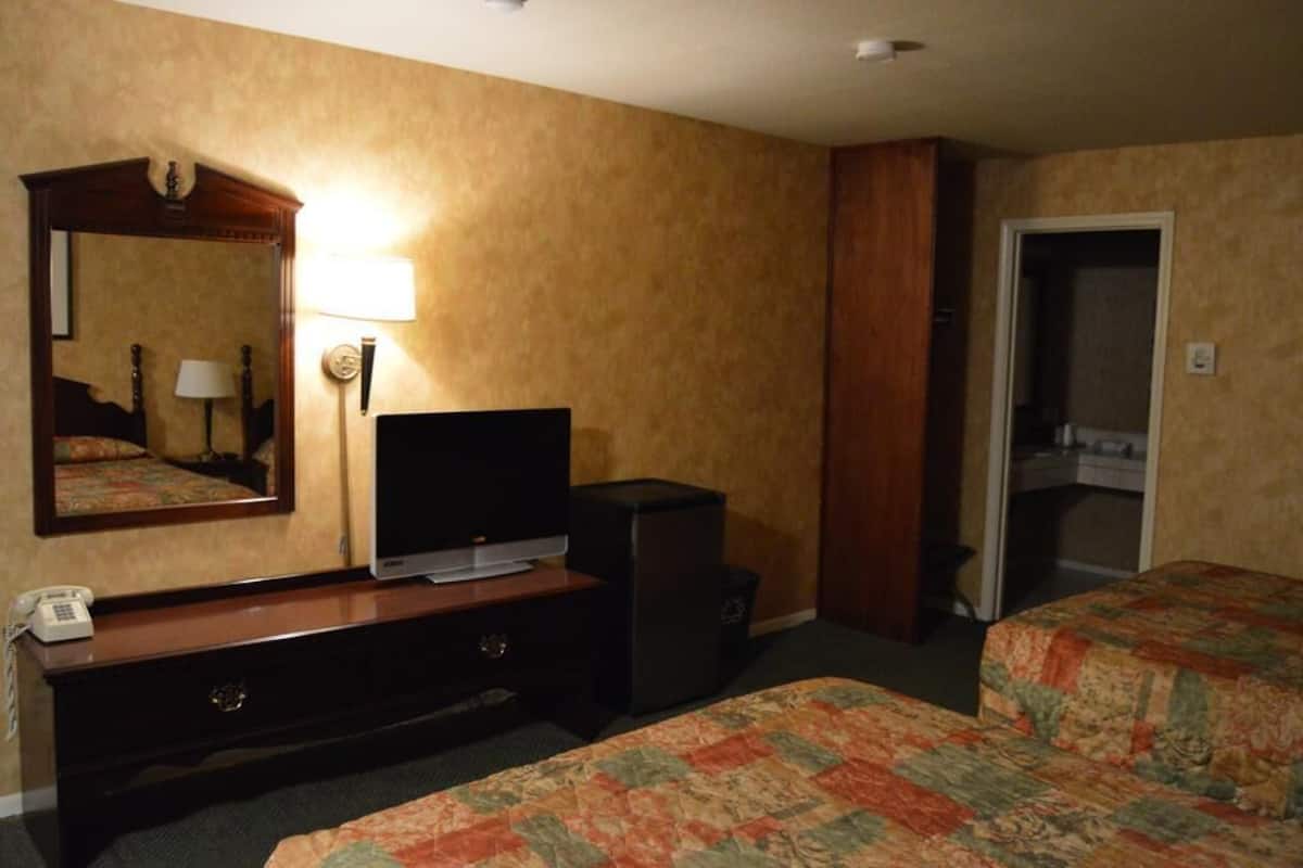 Cortinas blackout, tabla de planchar con plancha y wifi gratis