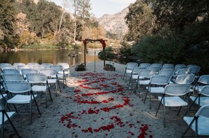 المنش أة من الخارج