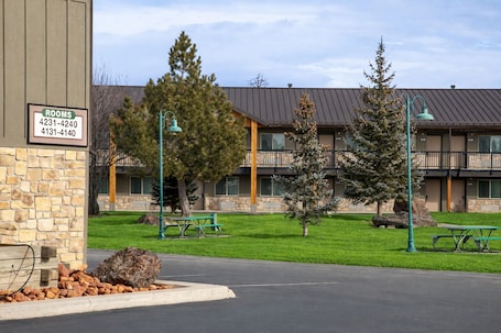 Exterior. Bryce View Lodge, part of the Ruby’s Inn Resort